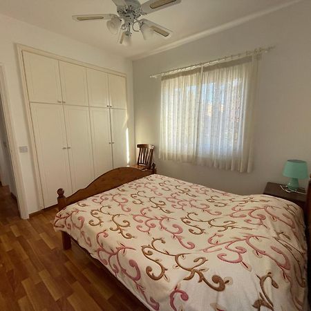 Limnaria Gardens Two Bedroom Apartment With Balcony Paphos Eksteriør billede