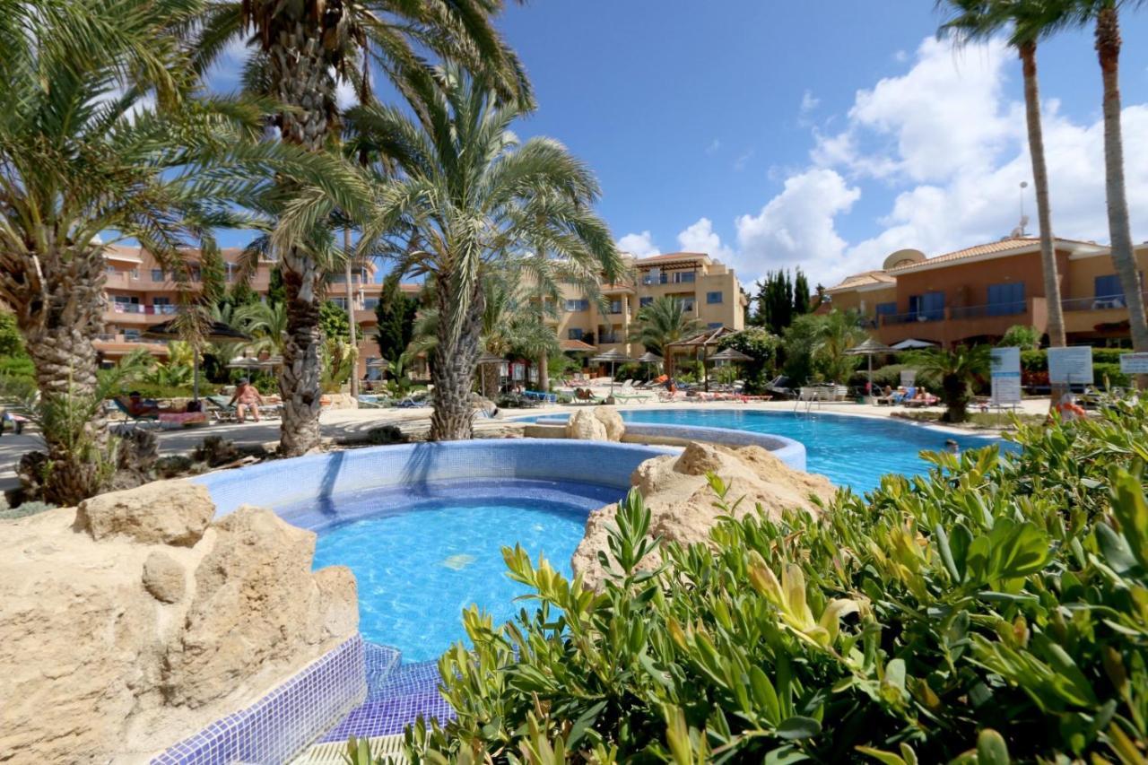 Limnaria Gardens Two Bedroom Apartment With Balcony Paphos Eksteriør billede