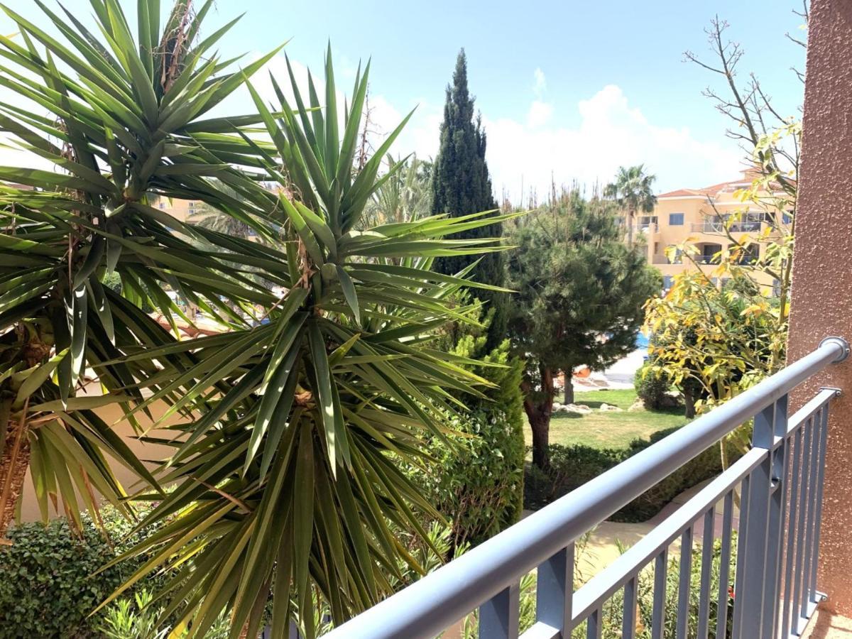 Limnaria Gardens Two Bedroom Apartment With Balcony Paphos Eksteriør billede