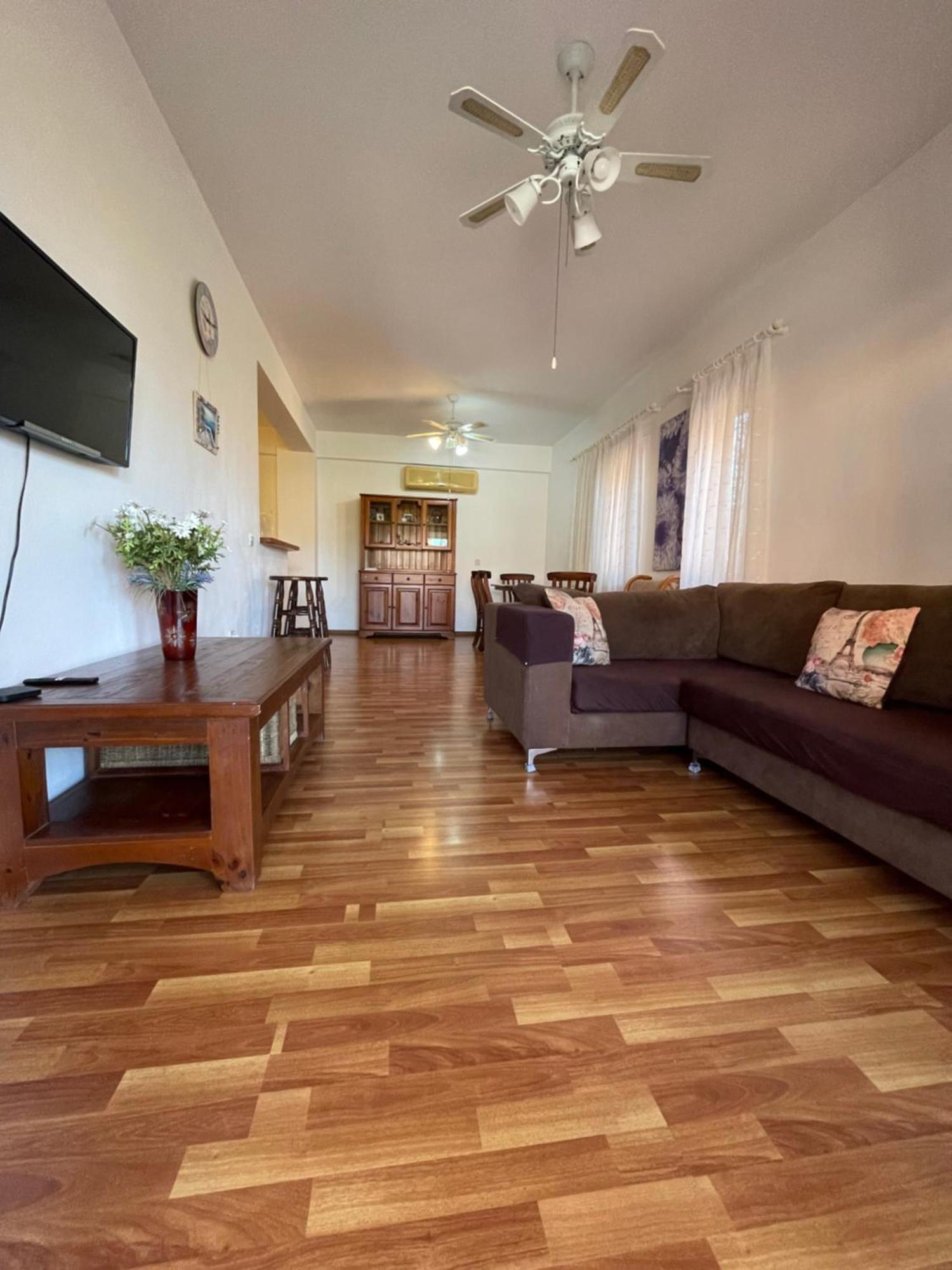 Limnaria Gardens Two Bedroom Apartment With Balcony Paphos Eksteriør billede