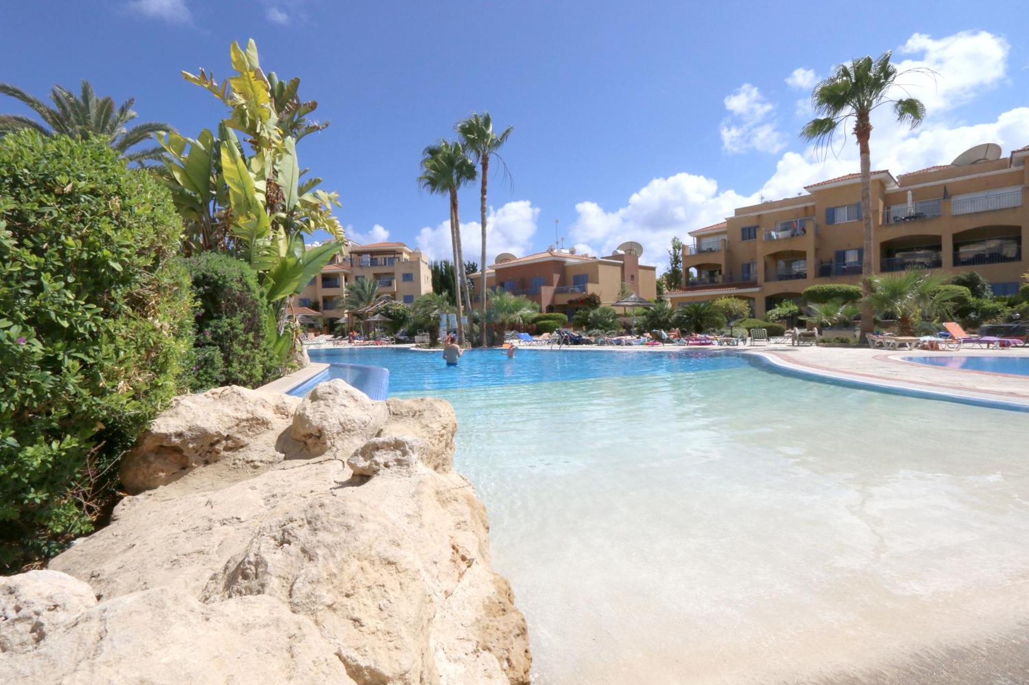 Limnaria Gardens Two Bedroom Apartment With Balcony Paphos Eksteriør billede